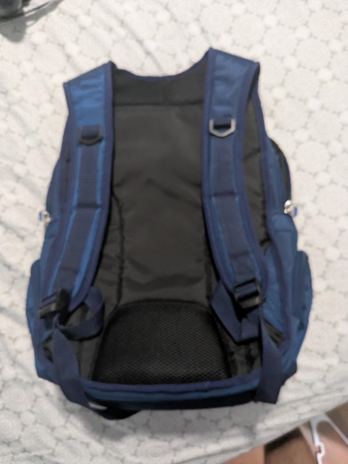 League of Legends (LoL) 2018 Challenger Reward . Grey Backpack