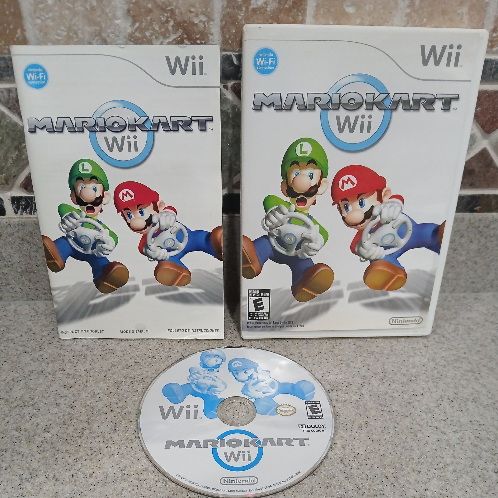 Nintendo Wii Mario Kart Complete w Manual. excellent disc Clean Copy C pics