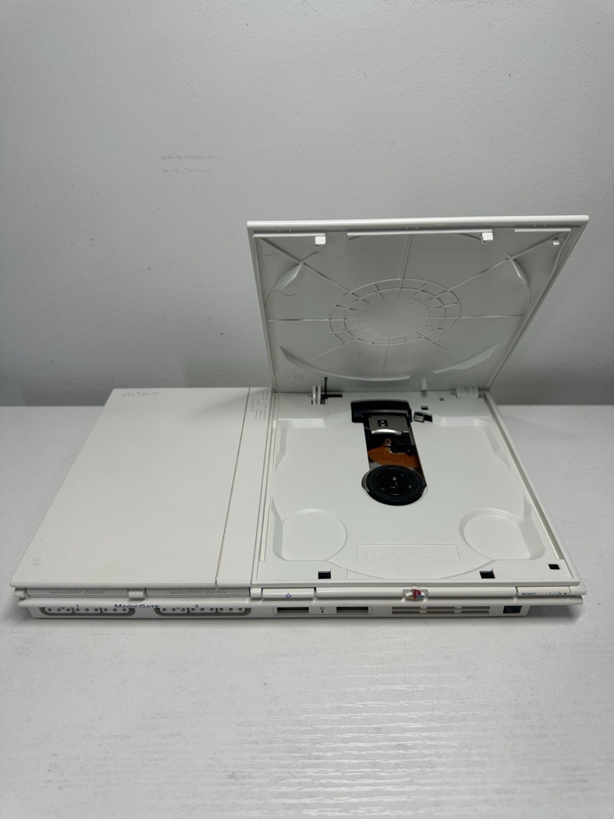 Sony PlayStation 2 PS2 Slim WHITE Console Bundle –Controller / Cables /8MB Card