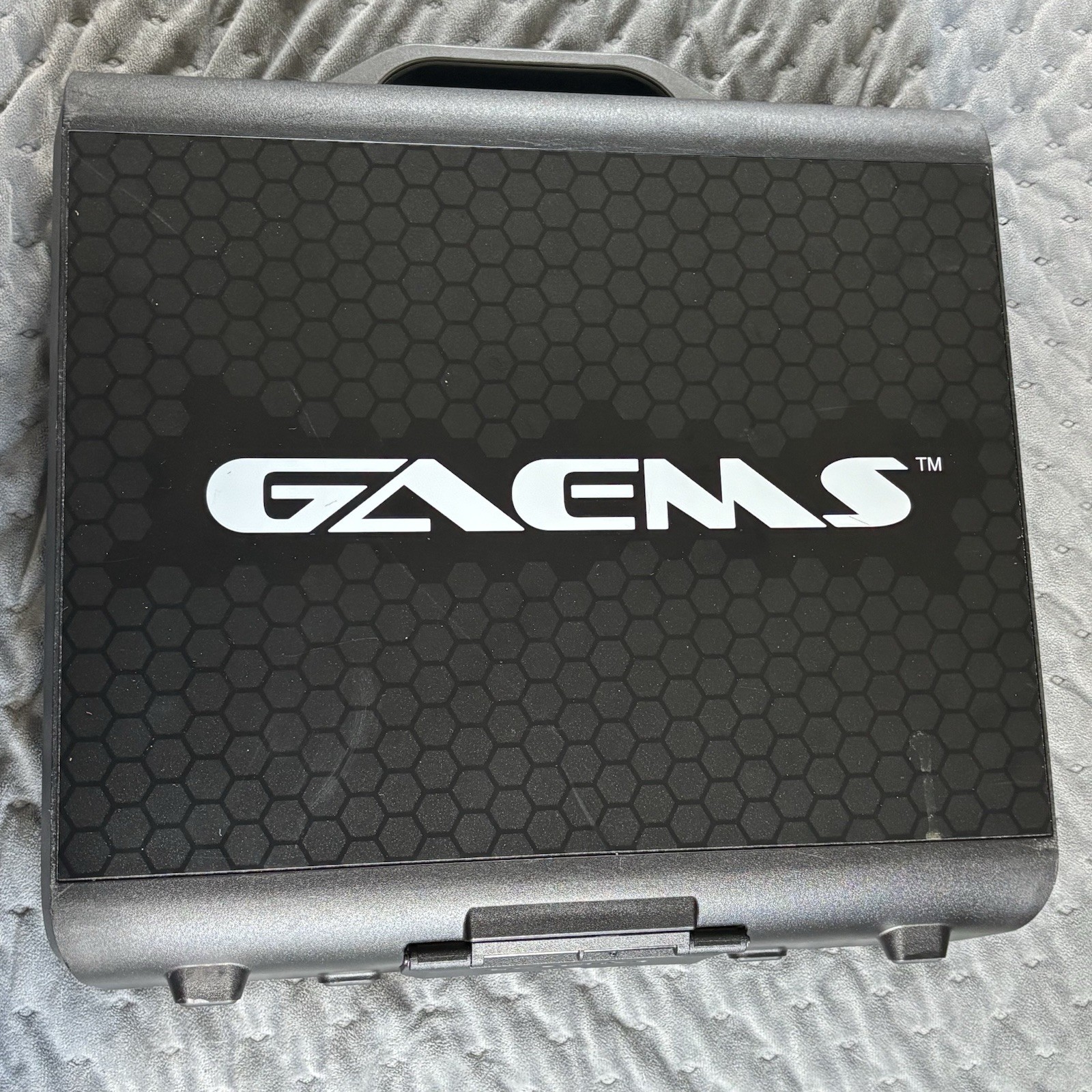 GAEMS Sentinel Pro XP 1080p FHD 17.3″ Portable Gaming Monitor With Remote