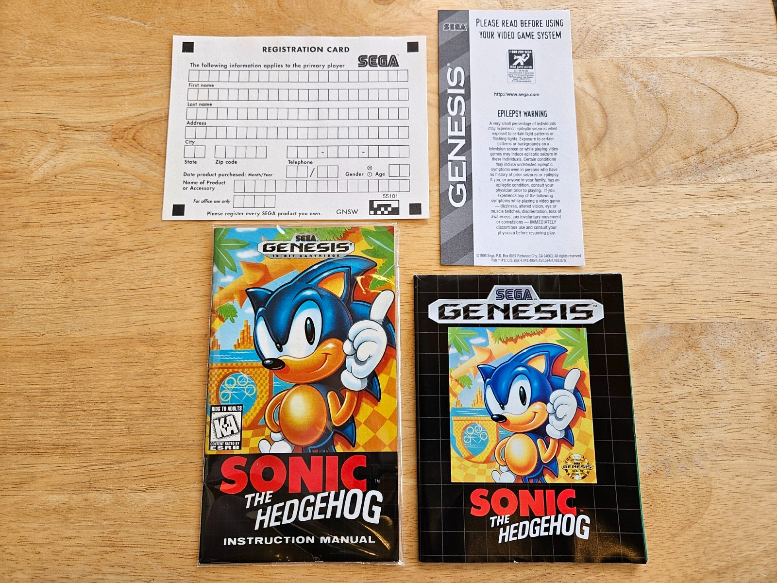 Sega Genesis (VERY GOOD) – Sonic The Hedgehog ESRB – Complete CIB Retail in Box