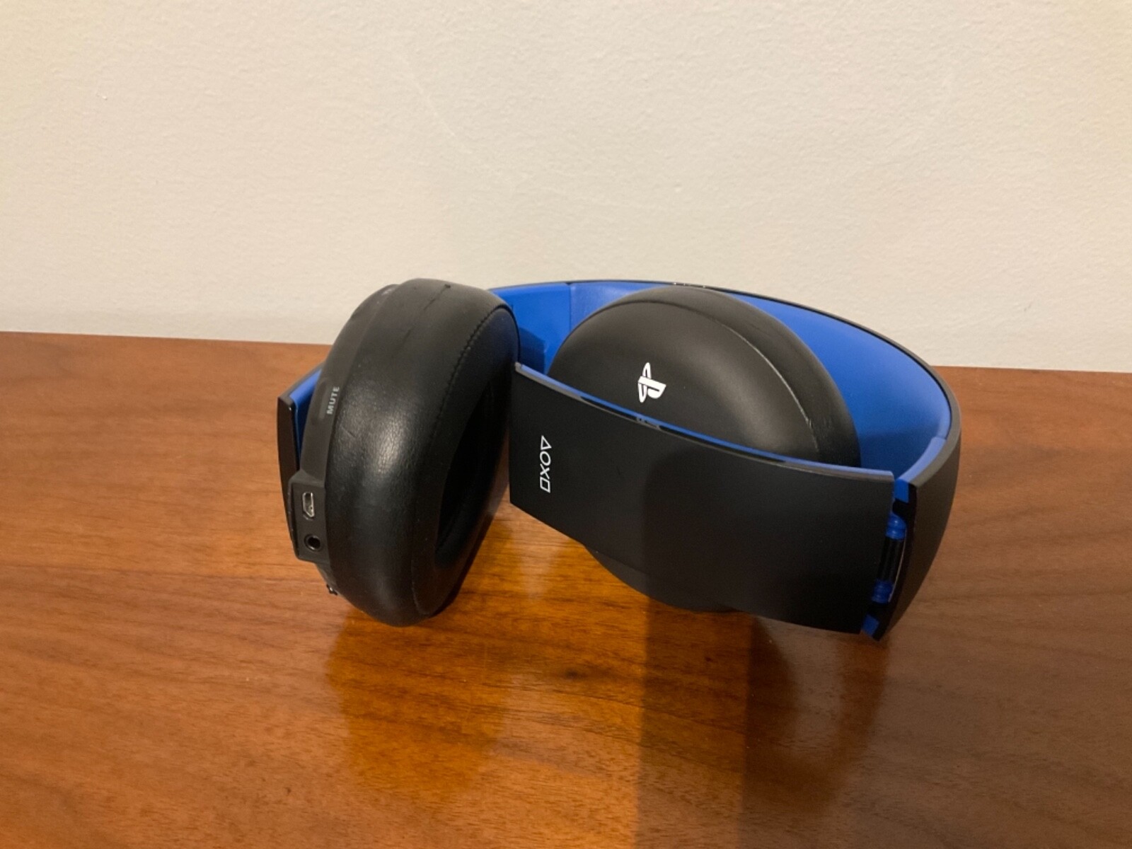 Sony PULSE 3D Ear-Cup (Over the Ear) Wireless Headphone – Black, Used