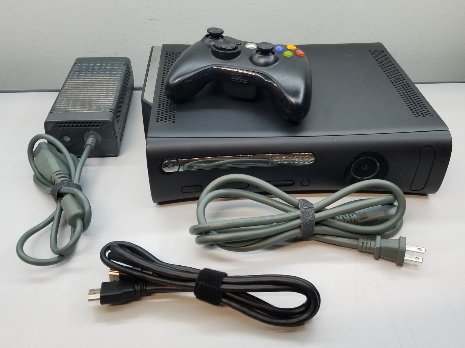 Microsoft Xbox 360 Black Gaming Console 120GB HDD w Controller + AC Adapter