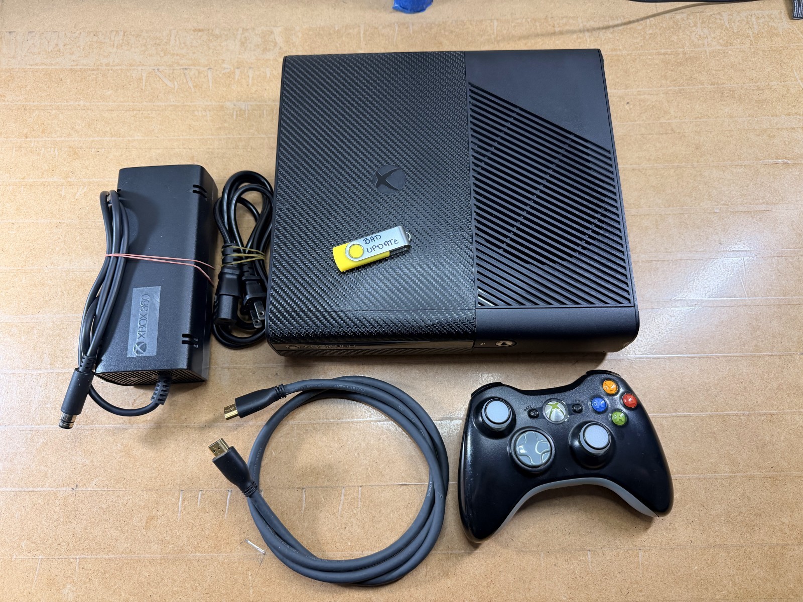 Xbox 360 E – 500GB HDD – 70 Games + SNES + SEGA Roms – Repasted and Serviced