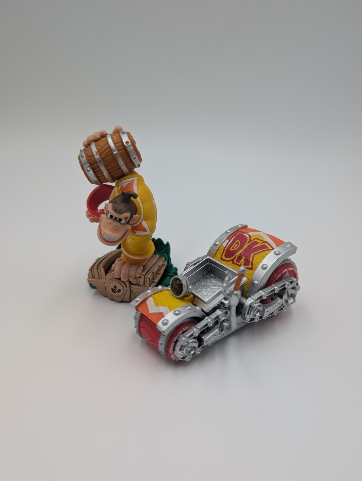 Skylanders Superchargers Turbo Charge Donkey Kong Amiibo And Barrel Blaster