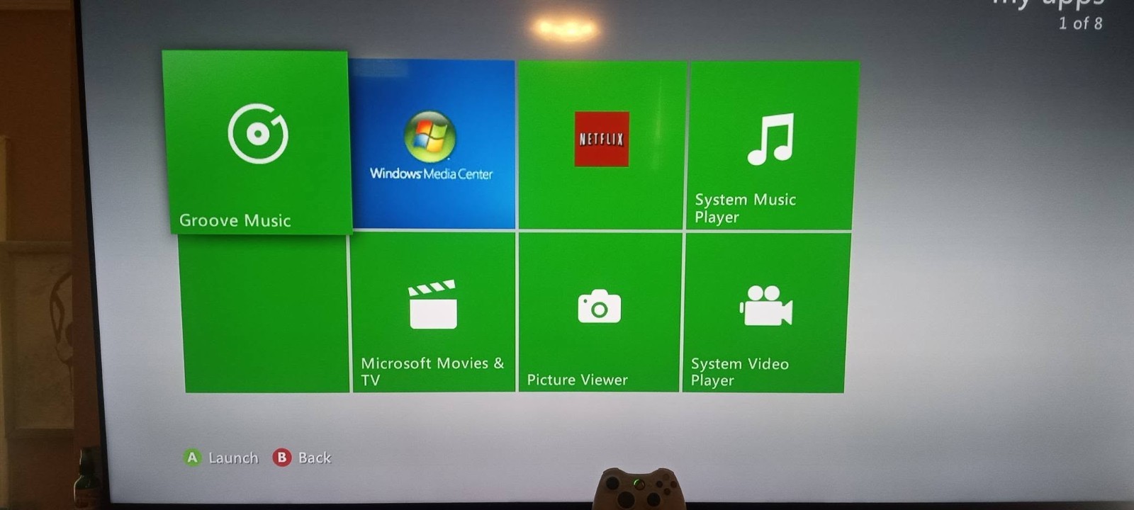 Microsoft Xbox 360 S Console W/HDD/Cords + white controller works great tested