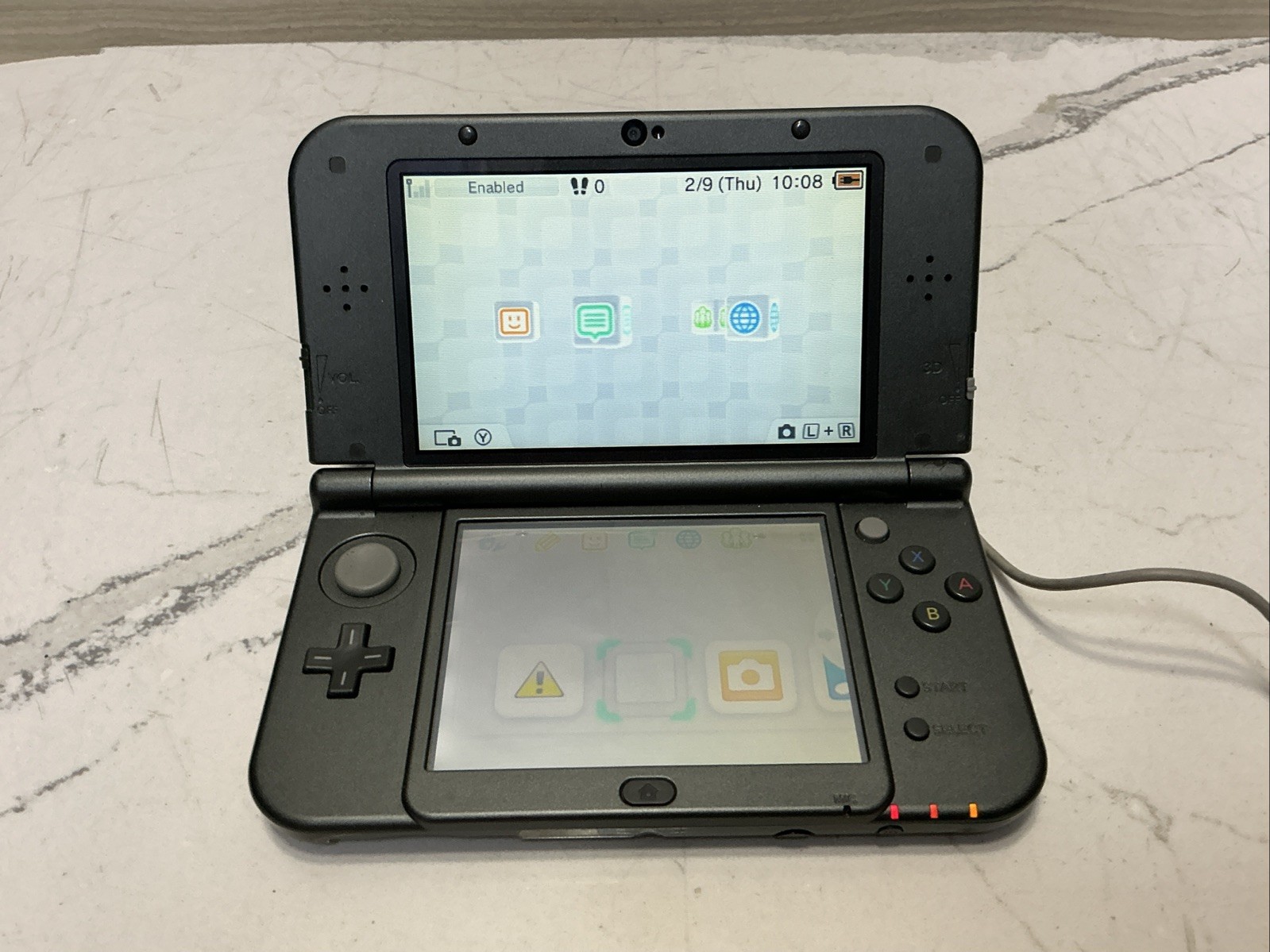 Nintendo 3DS New XL Handheld System Black/Grey w/ charger & stylus red-001