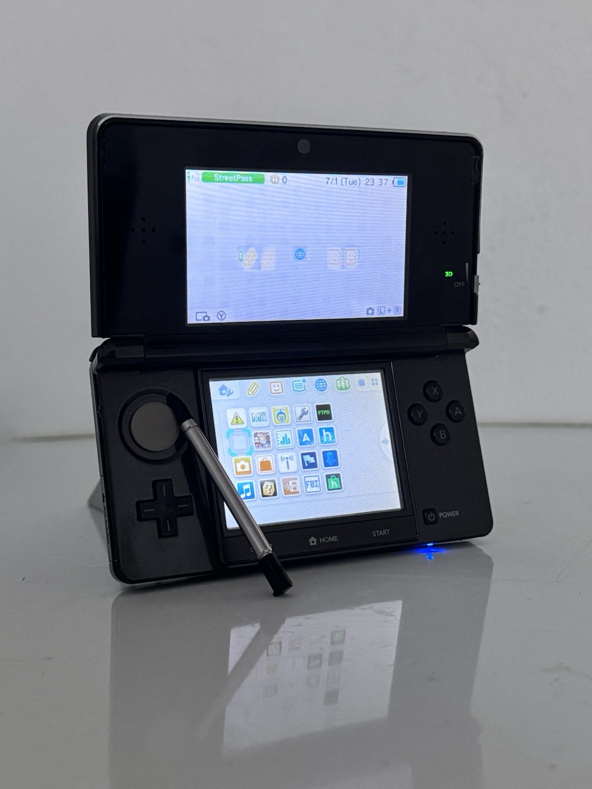 Old Nintendo 3DS Handheld System – Grey/Black (Read Description)