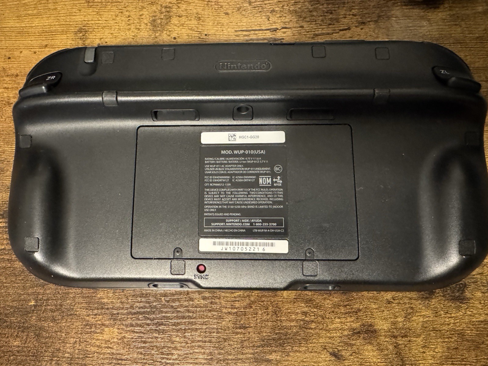 Nintendo WUP-010 Gamepad – BLACK. FOR PARTS. POWERS ON, Screen Damage