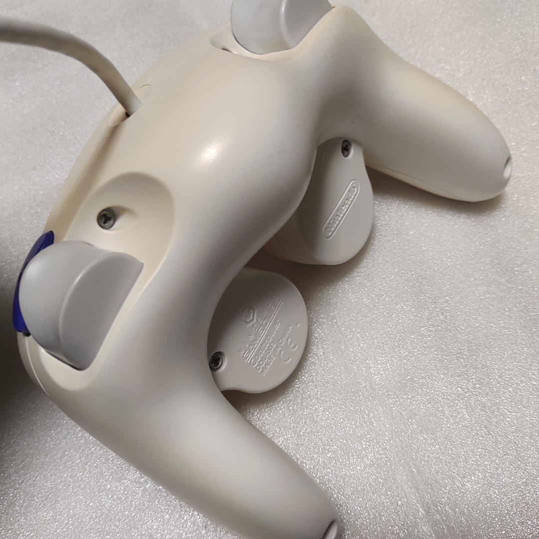 GameCube official controllers, white and silver, 2-pack. jp