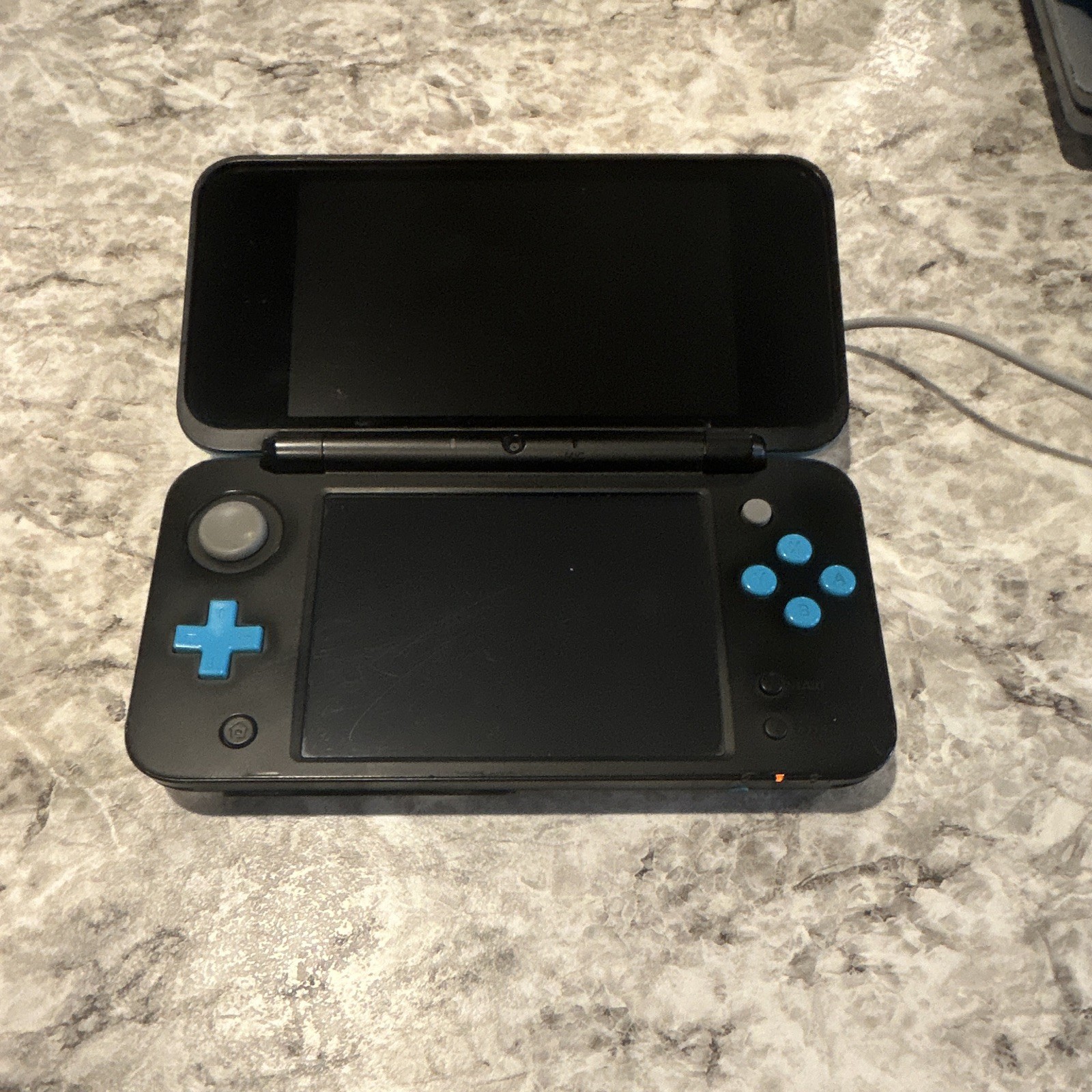 Nintendo New 2DS LL Black/Blue Shoulder Button Broken