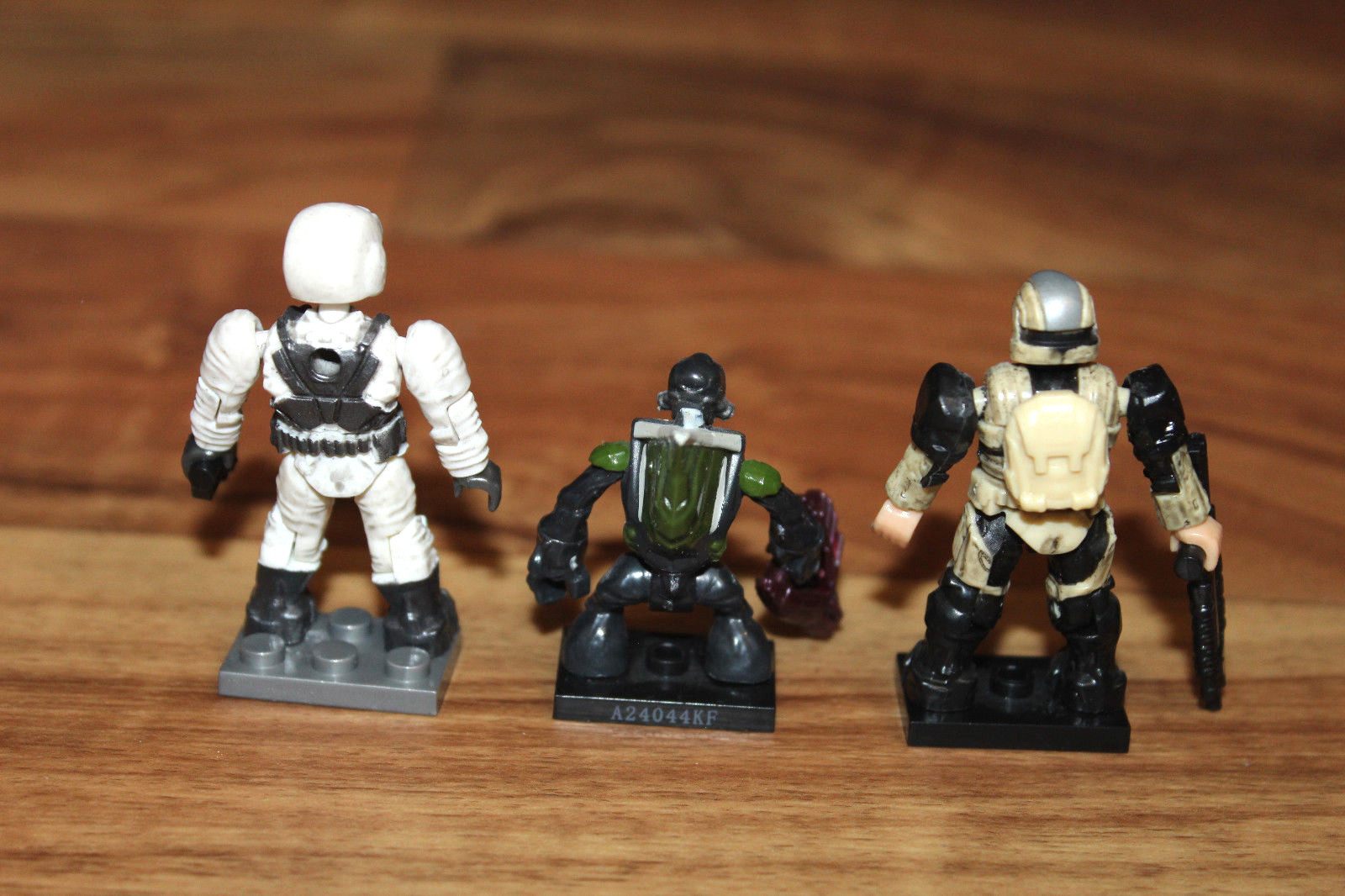 Mega Bloks Mega Construx Halo Figure Set Master Chief Spartan Red Green White