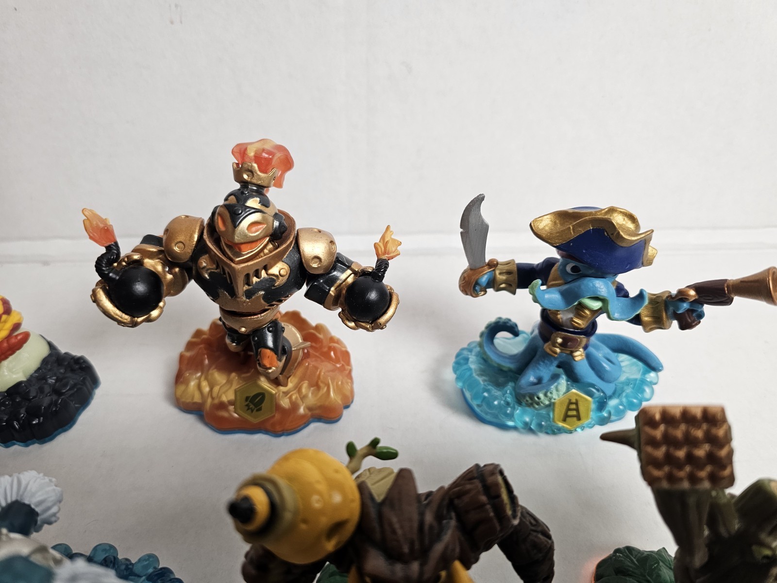 Skylanders Lot Of 19 With Carrying Case, Giants, Spyro’s Adventure, Swap Force