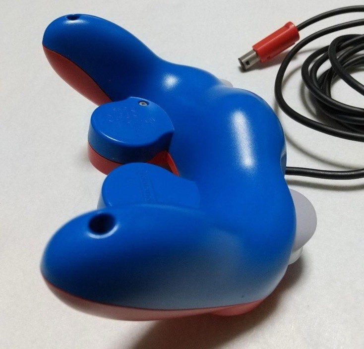 Club Nintendo Gamecube Mario controller w/box From Japan