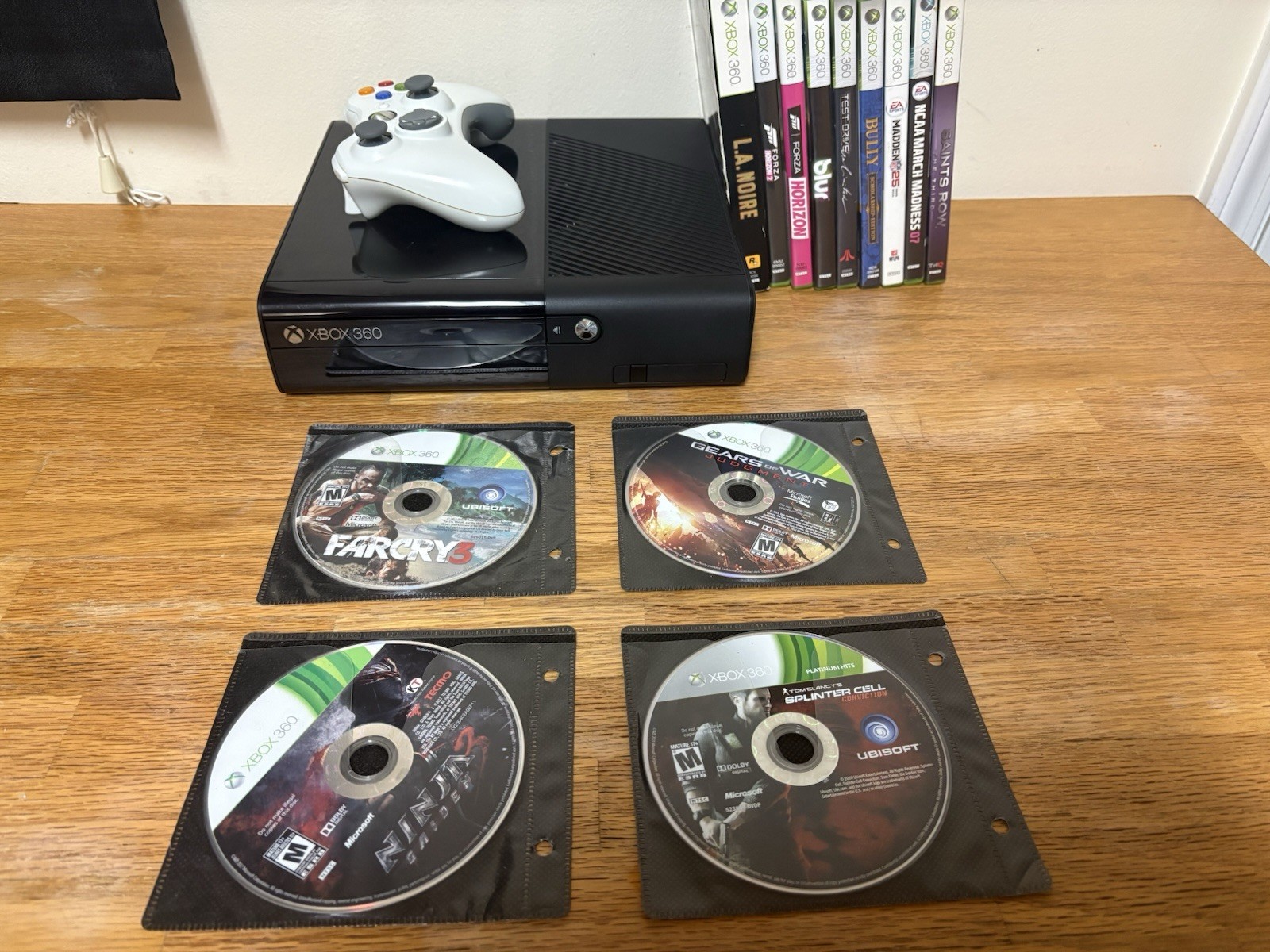 Xbox 360 E 500GB Black Console Bundle
