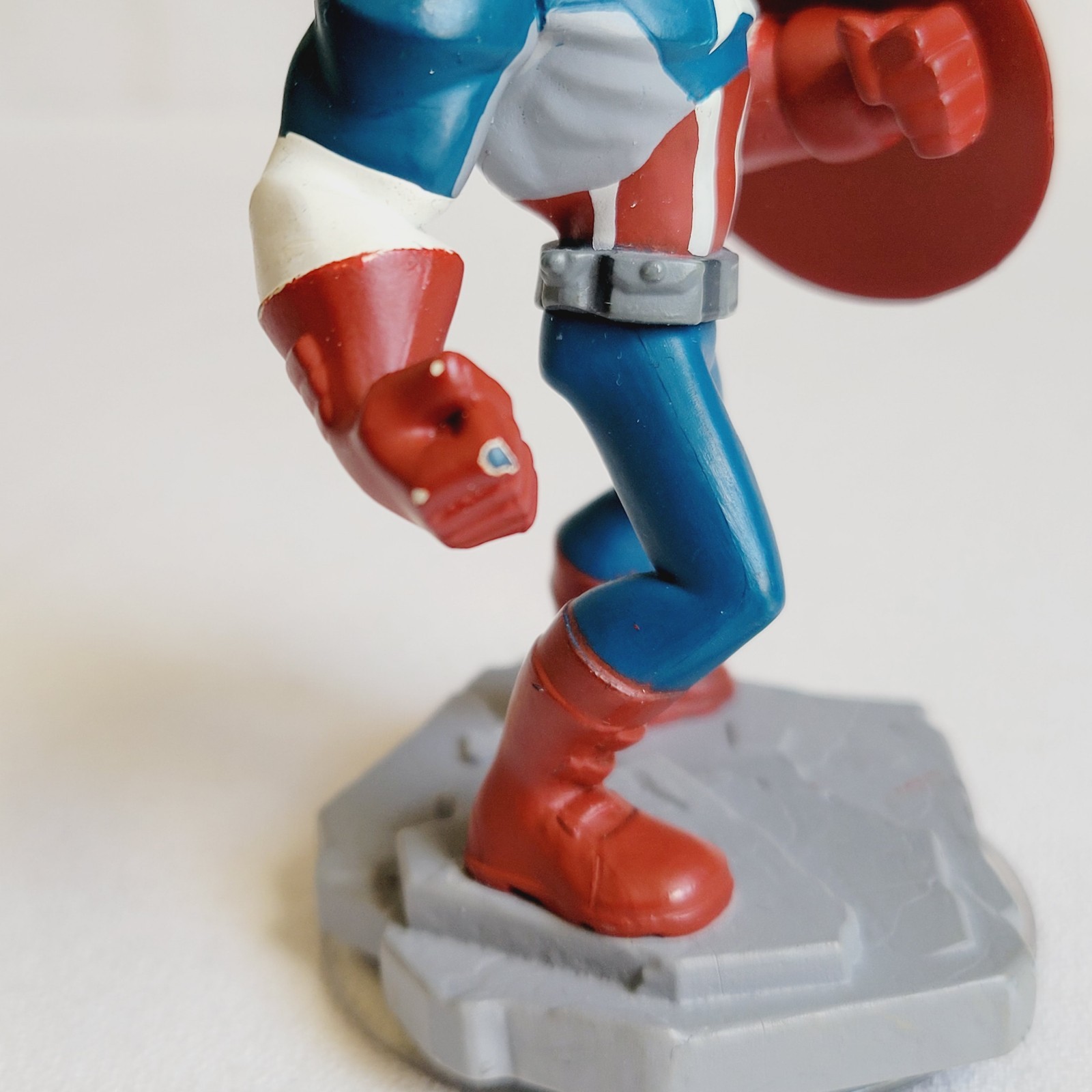 Disney Infinity 2.0 Hulk & Capt. America & 3.0 Darth Vader (no lightsaber; wear)