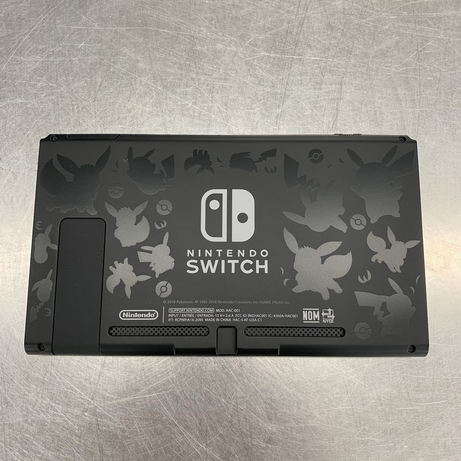 Nintendo Switch Pokémon Let’s Go Pikachu Edition in Box 32GB Console