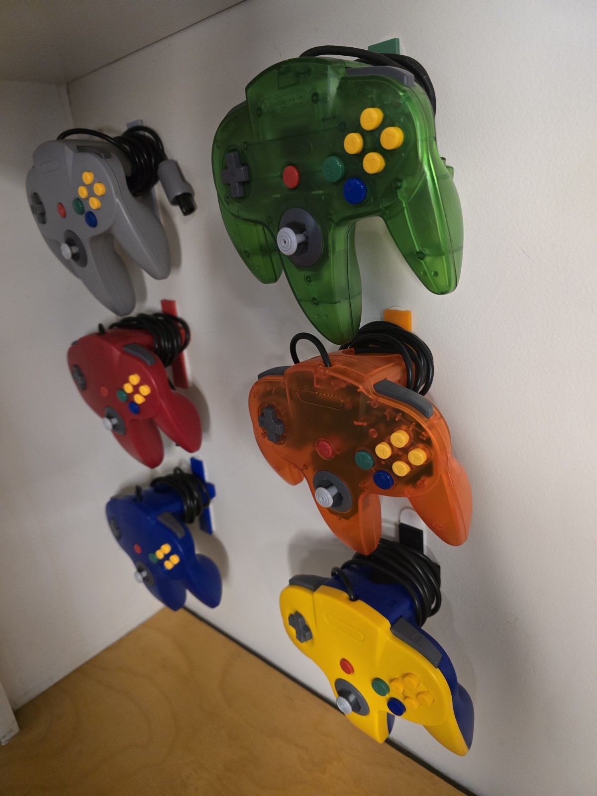 N64 Controller Wall Mount Nintendo 64 NO DRILLING Damage Free Apartment/ Rental