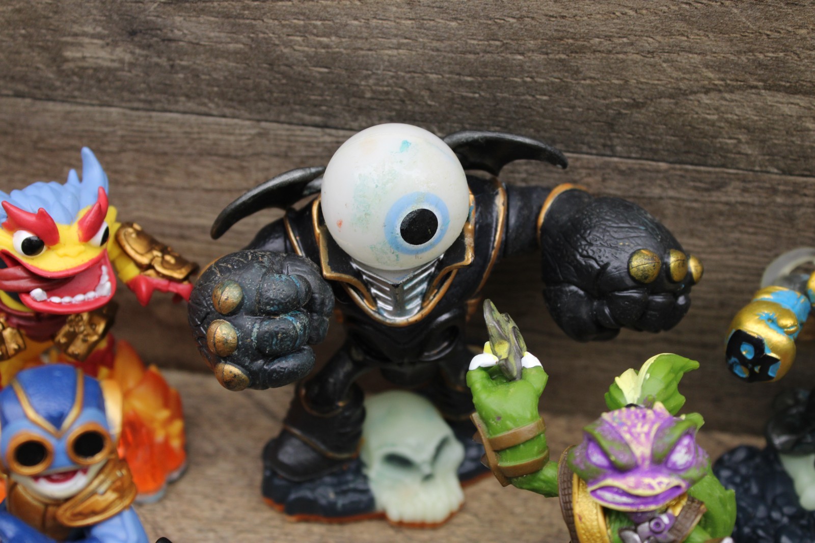 HUGE Lot Of 31 Activision Skylanders Character Figures Mixed Series Action