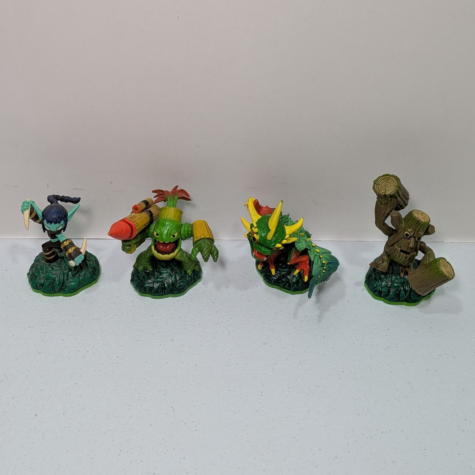 Skylanders Spyros Adventure 14 Figure Lot w/ 6 Cards & PowerA Travel Tote Bag