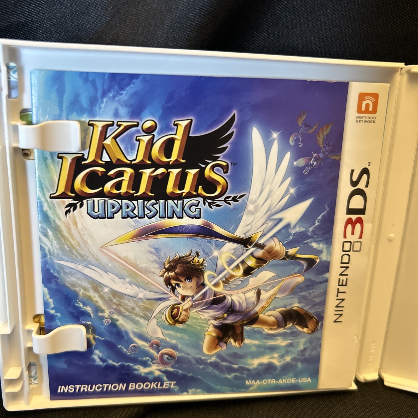 Kid Icarus Uprising (nintendo 3DS, 2012)