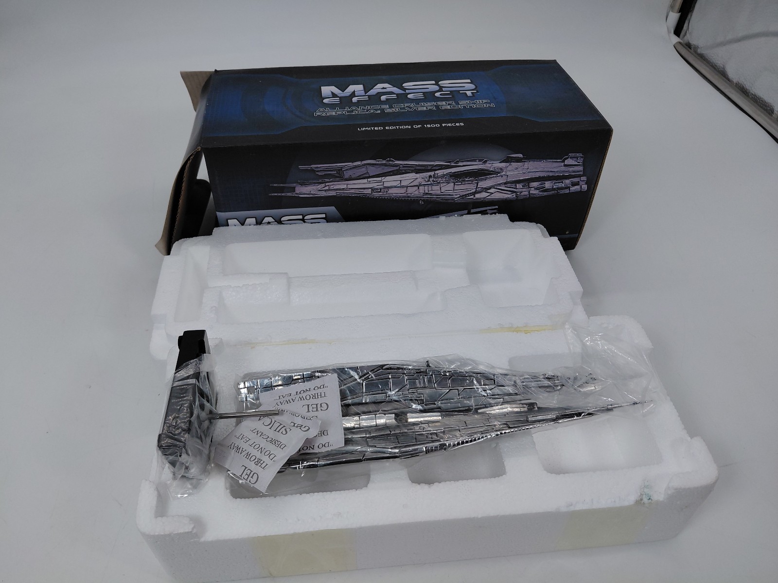 Mass Effect Alliance Cruiser Replica Model Dark Horse Silver Edition