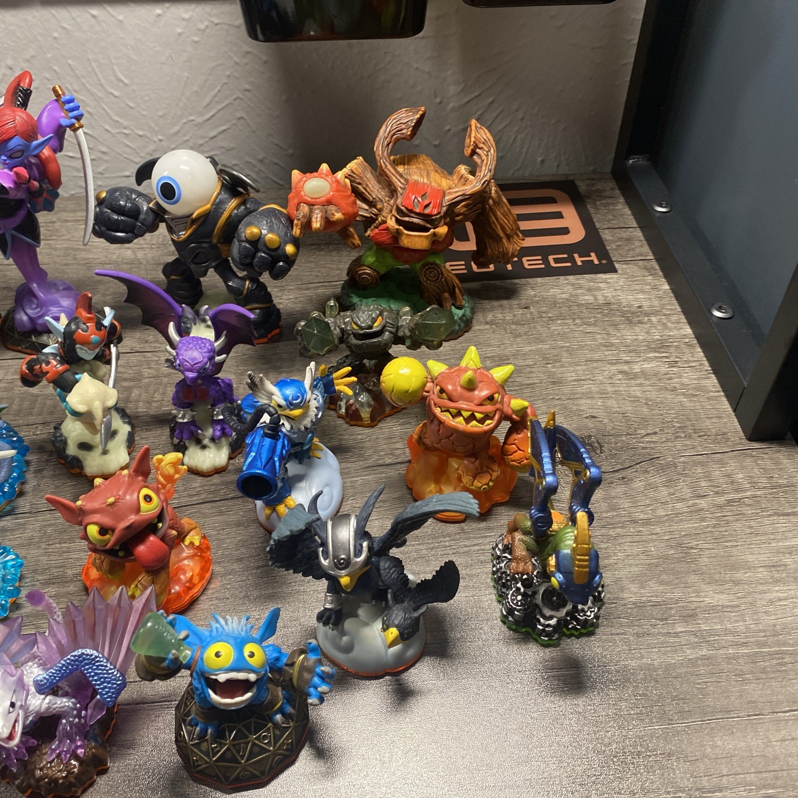 Skylanders Giants Lot Of 30 Figures With Portal And Game Xbox 360 Tested Spyro