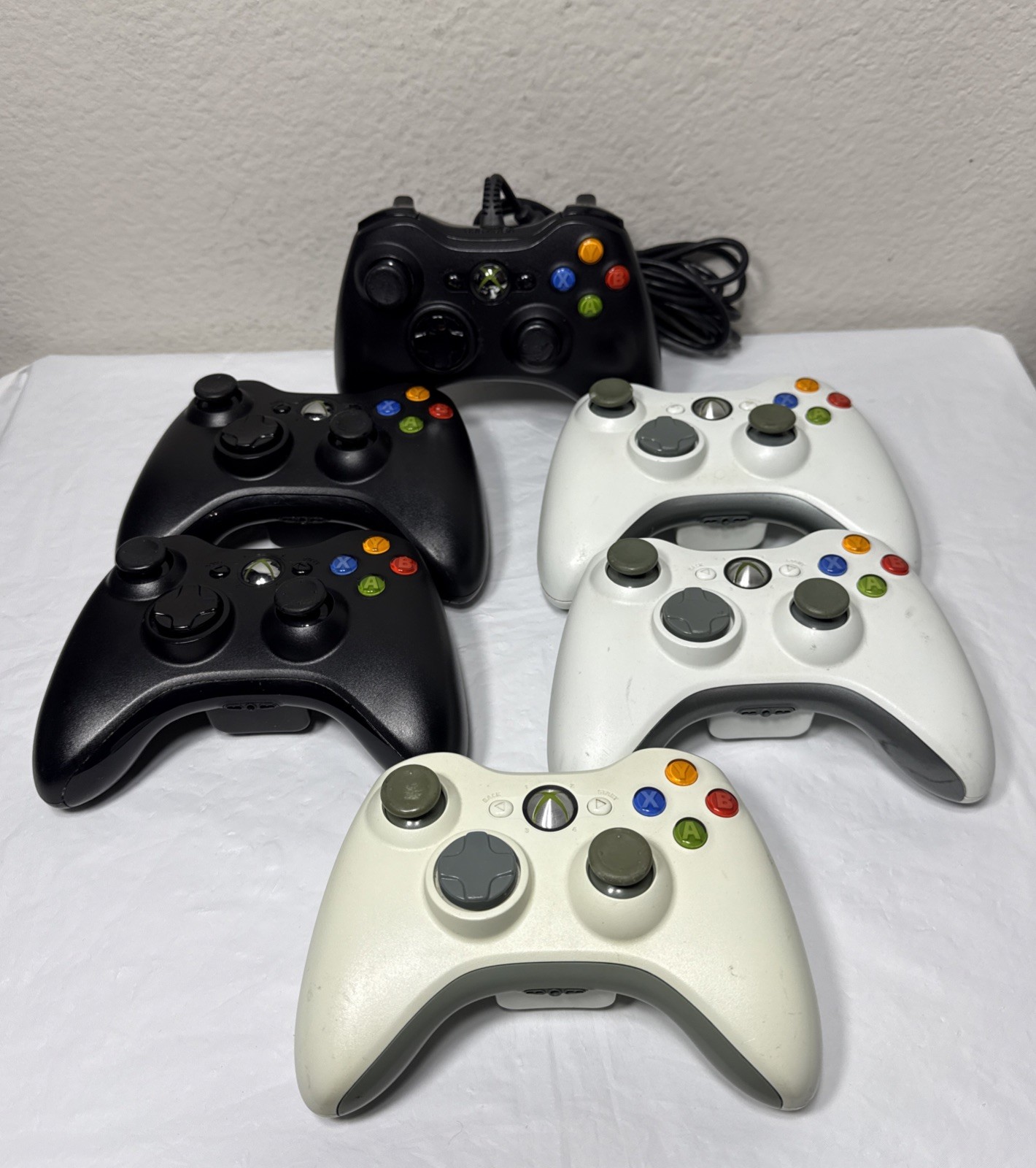 Lot of 6 OEM Microsoft Xbox 360 Controllers Five Wireless And One Wired