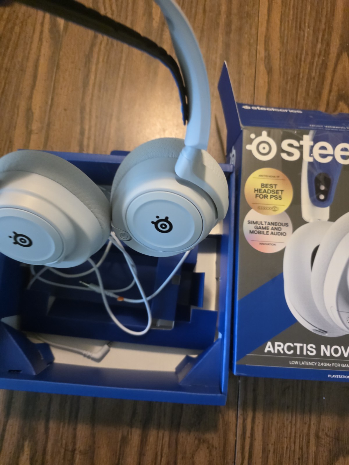 SteelSeries Arctis Nova 7P Wireless Bluetooth/RF UHF Over-Ear Headset White
