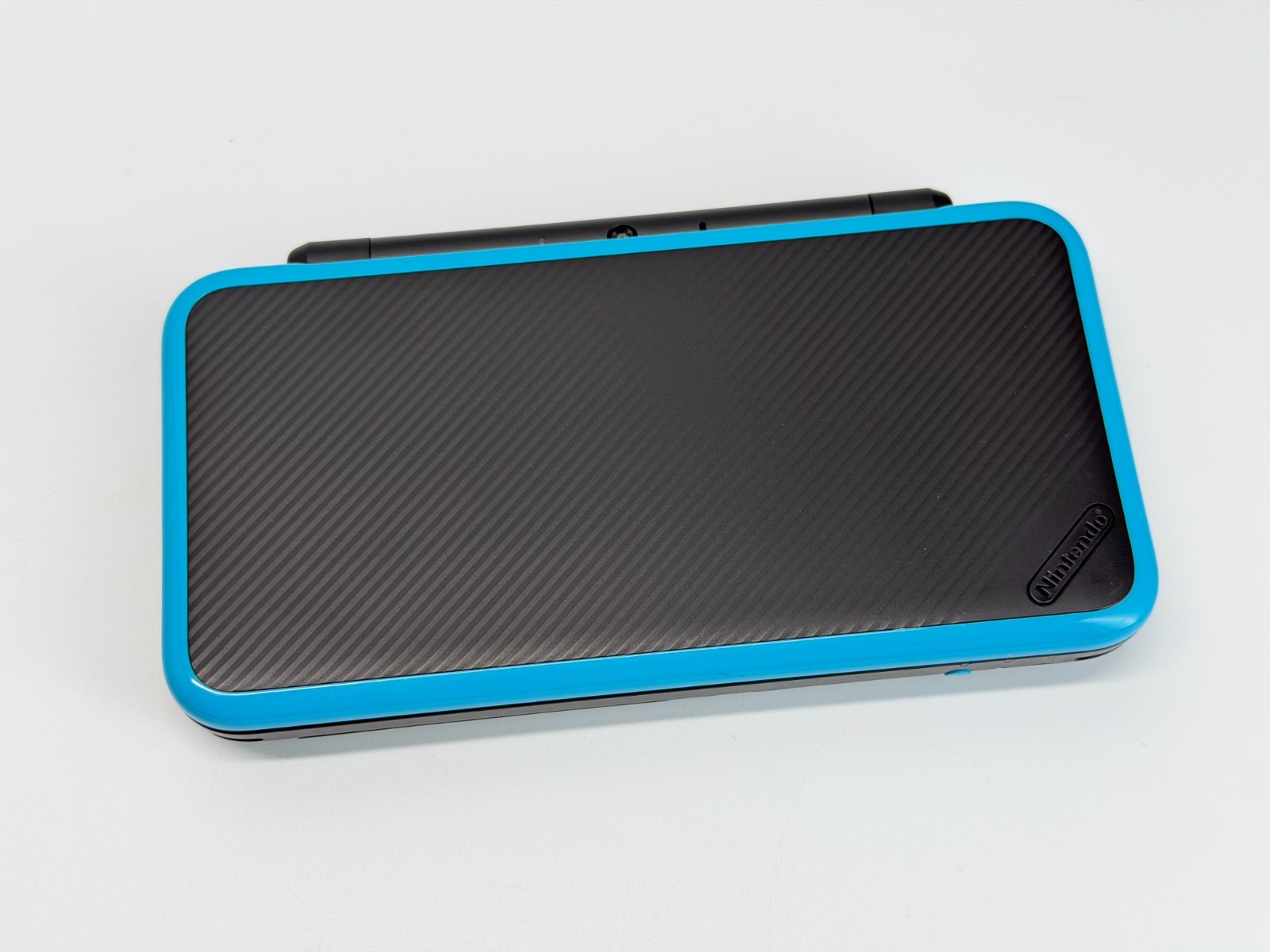 Nintendo New 2DS XL Blue/Black Handheld System Bundle w/Mario Kart 7