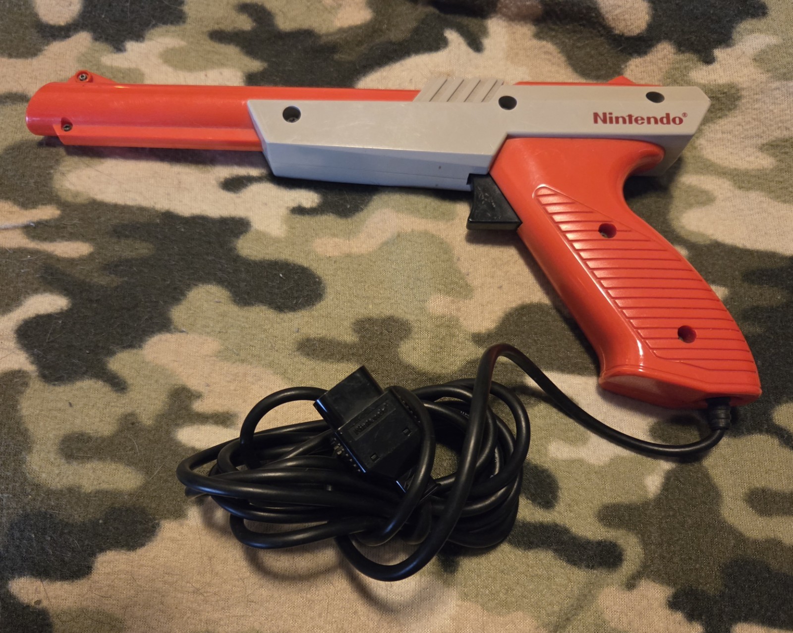 Nintendo NES Zapper Orange 1985 Original Accessory Tested and Working