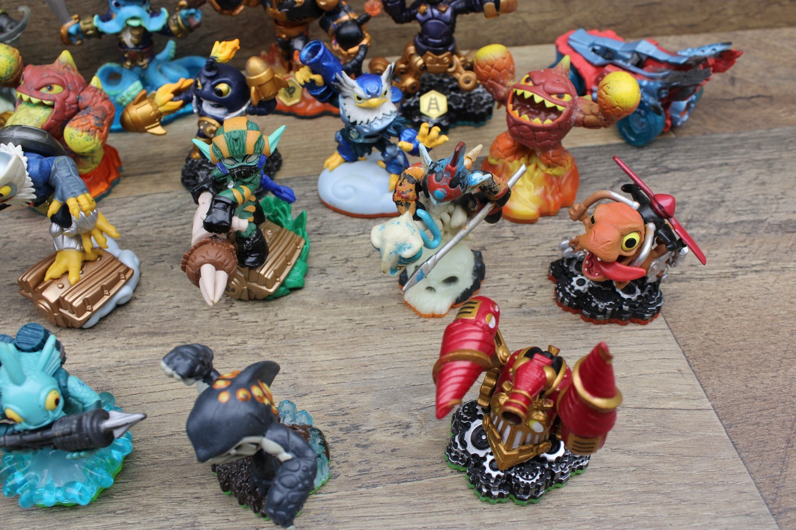 HUGE Lot Of 31 Activision Skylanders Character Figures Mixed Series Action