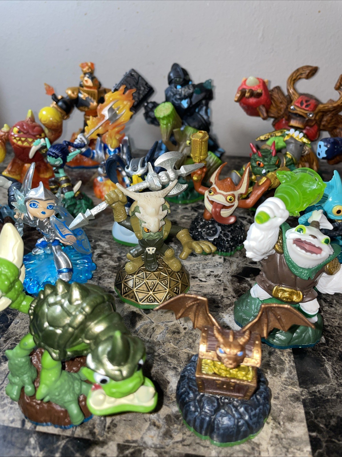 Lot 20 Used Activision Skylanders With 2 Giants And 18 Figures, Add 2URCOLLECTON