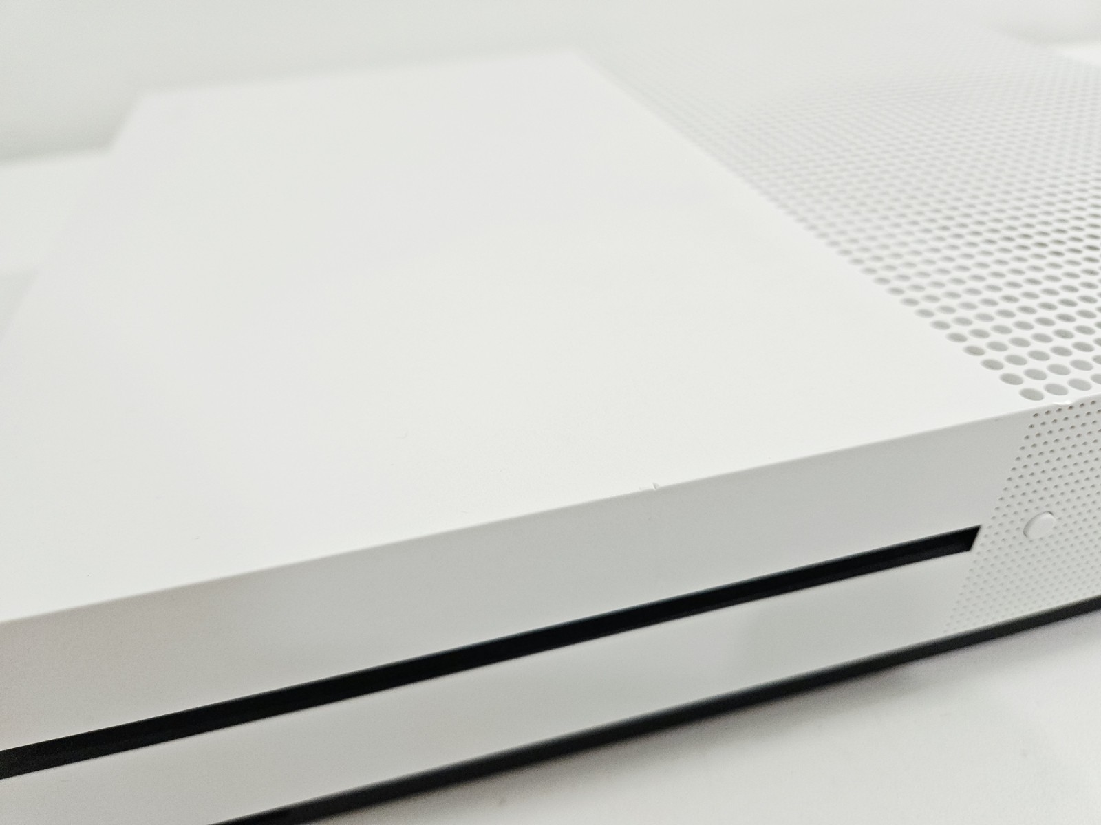 Microsoft Xbox One S 1TB White Console 4K UHD With Power Cord