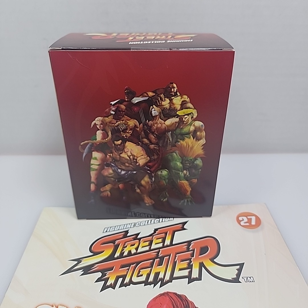 Street Fighter C.Viper Figurine 27 With Booklet Capcom Fanhome Video Game