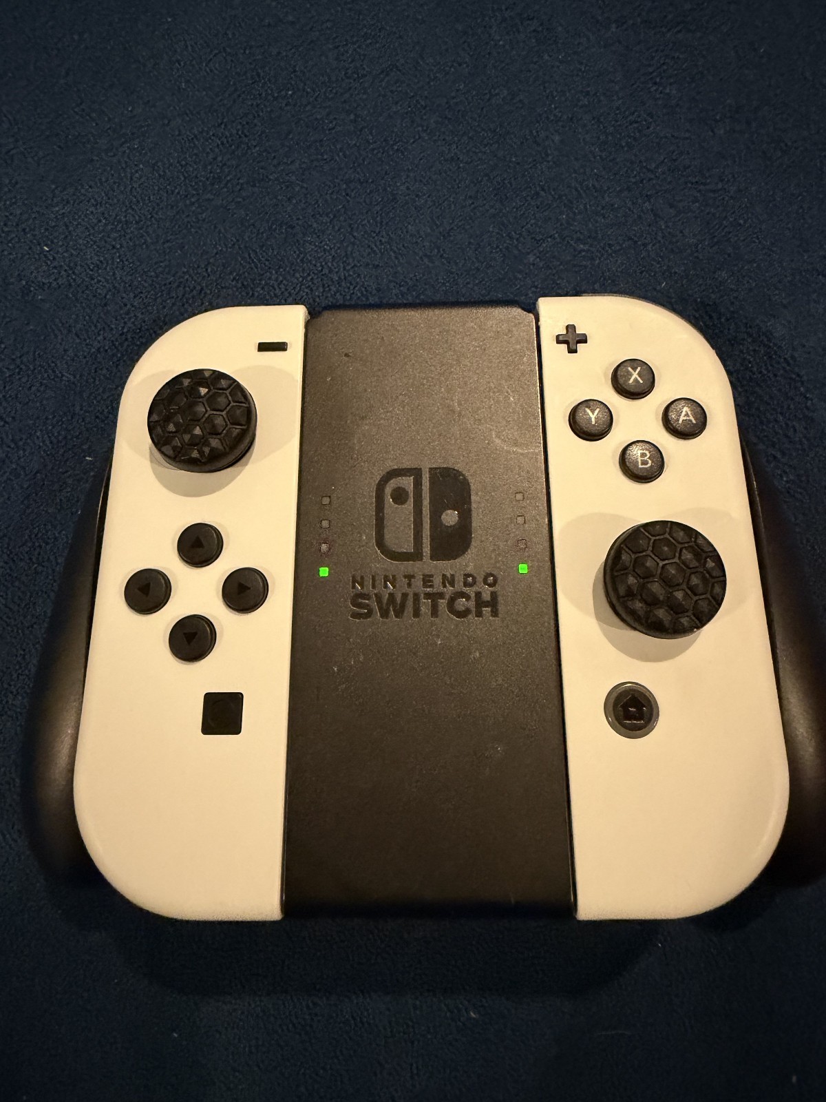 Nintendo Switch Oled Edition (Comes w/ charging stand, carrying case and Game)