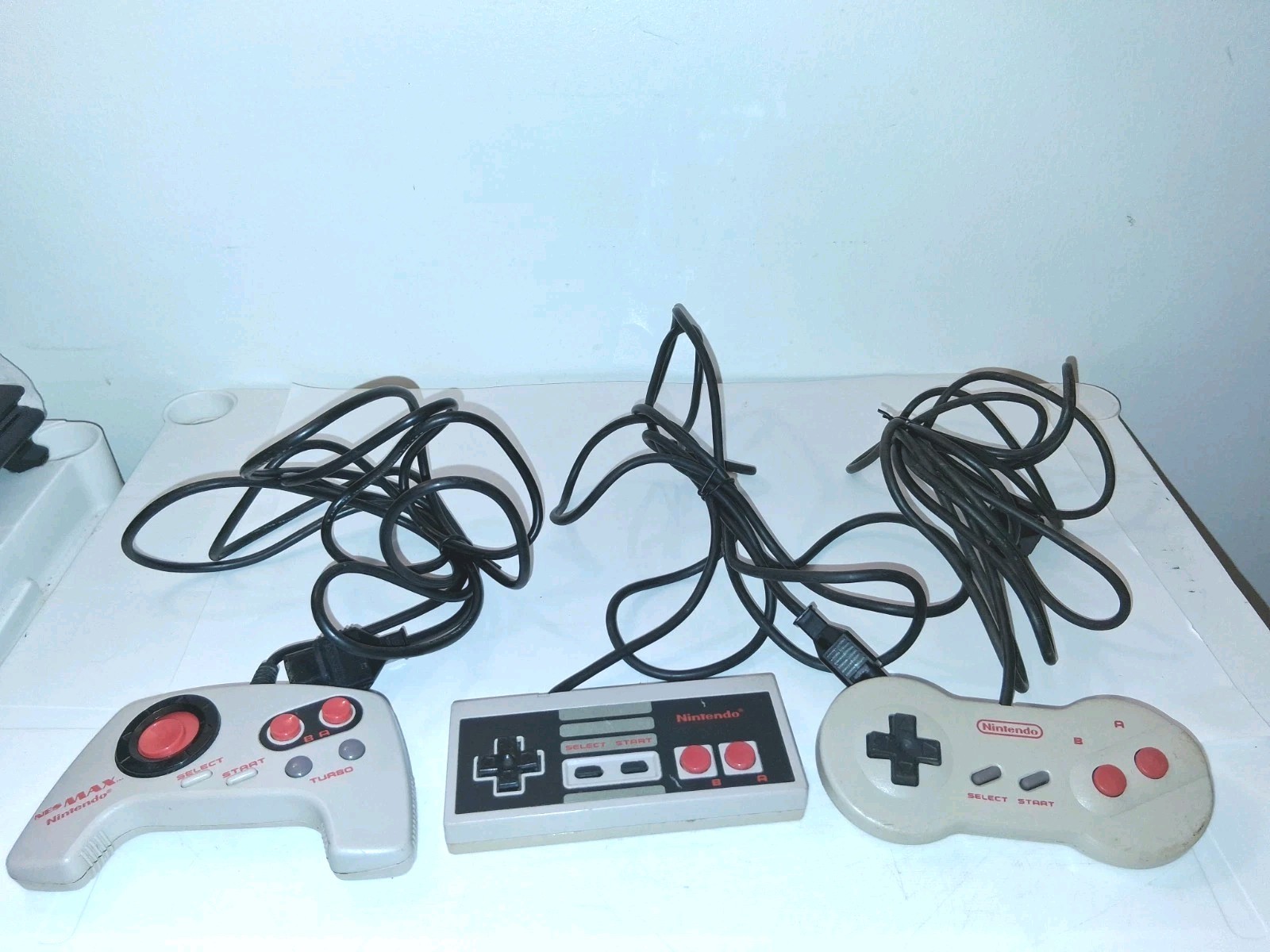 Nintendo NES Controllers Bundle Zappers Retro Vintage Video Game