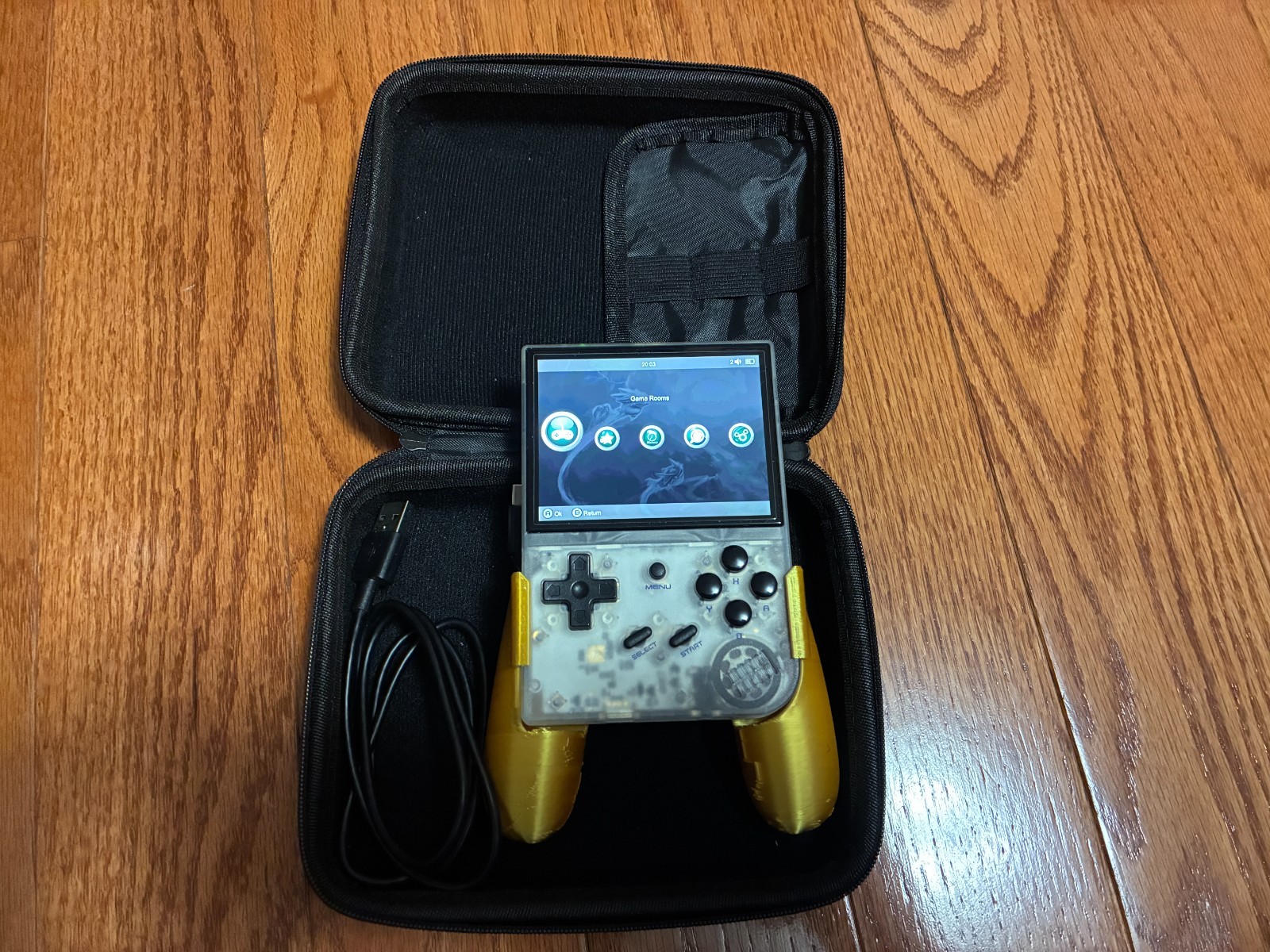 Anbernic RG35XX Retro Handheld Game Console, Dual OS 64GB, Case, 3D printed grip