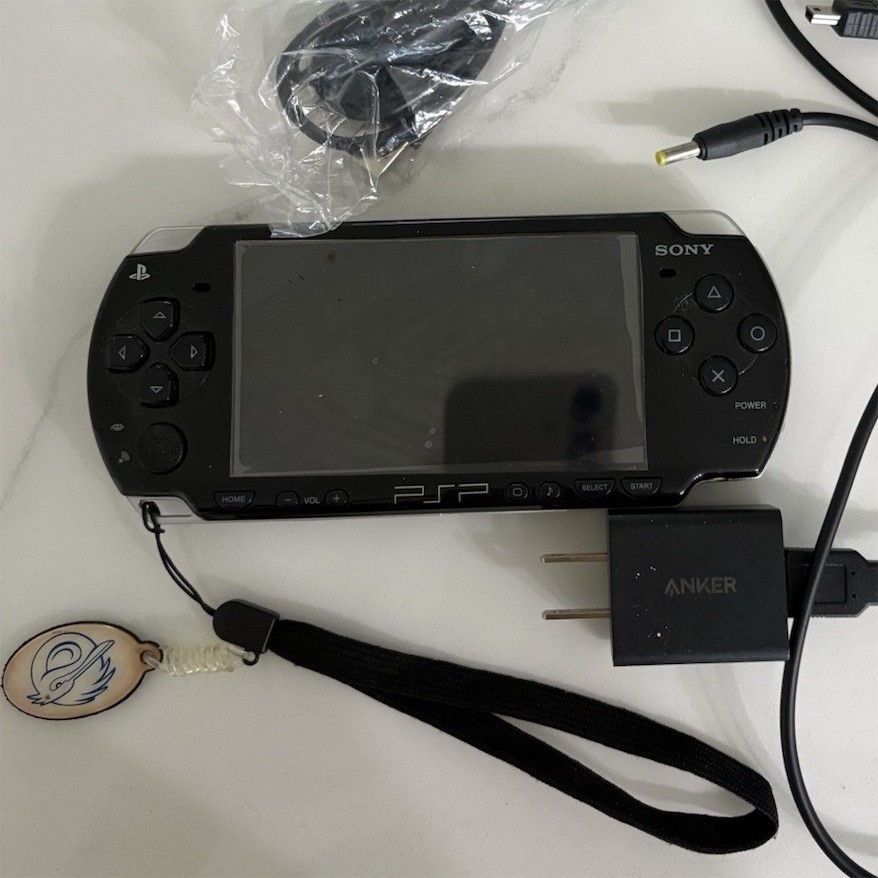 Sony PSP Black works great! w/ Wall Charger, USB Cable & Wrist Strap