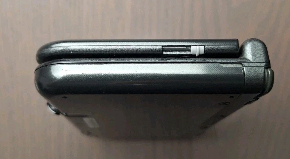 New Nintendo 3DS XL Metallic Black | Charger 32GB SD Card | REGION FREE TOP IPS
