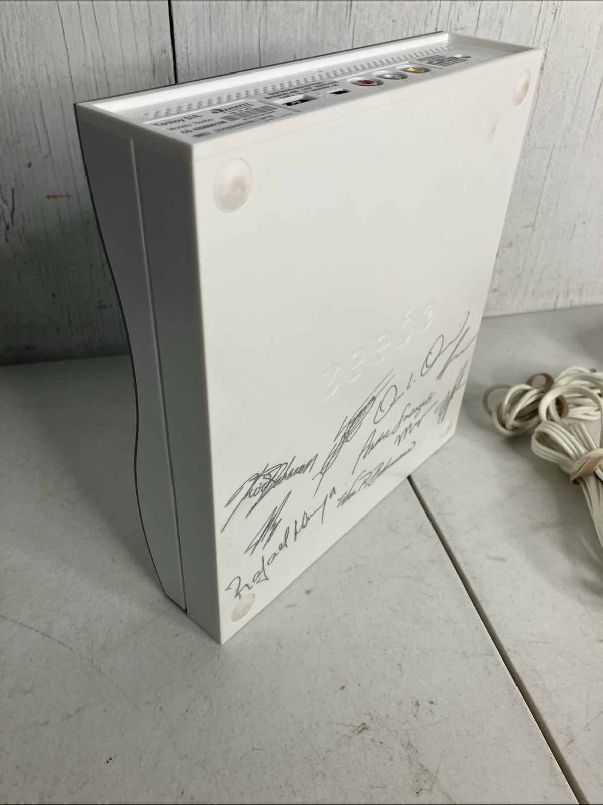 ULTRA RARE Special Edition Laser Etched Zeebo with 11 games, Controller, Works!