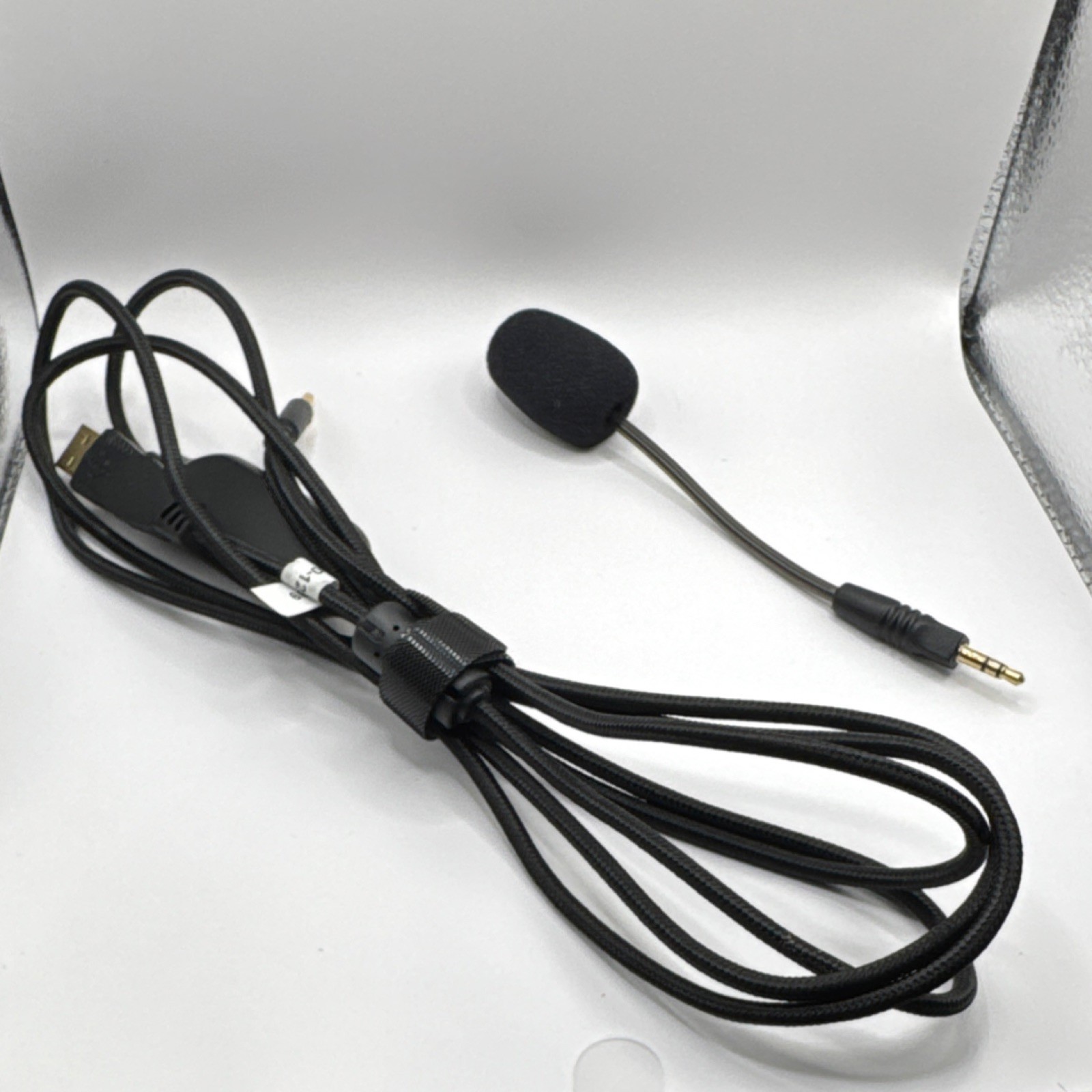 Redragon Black Red Over-Ear Gaming Headset 3.5mm Jack Detachable Boom Microphone