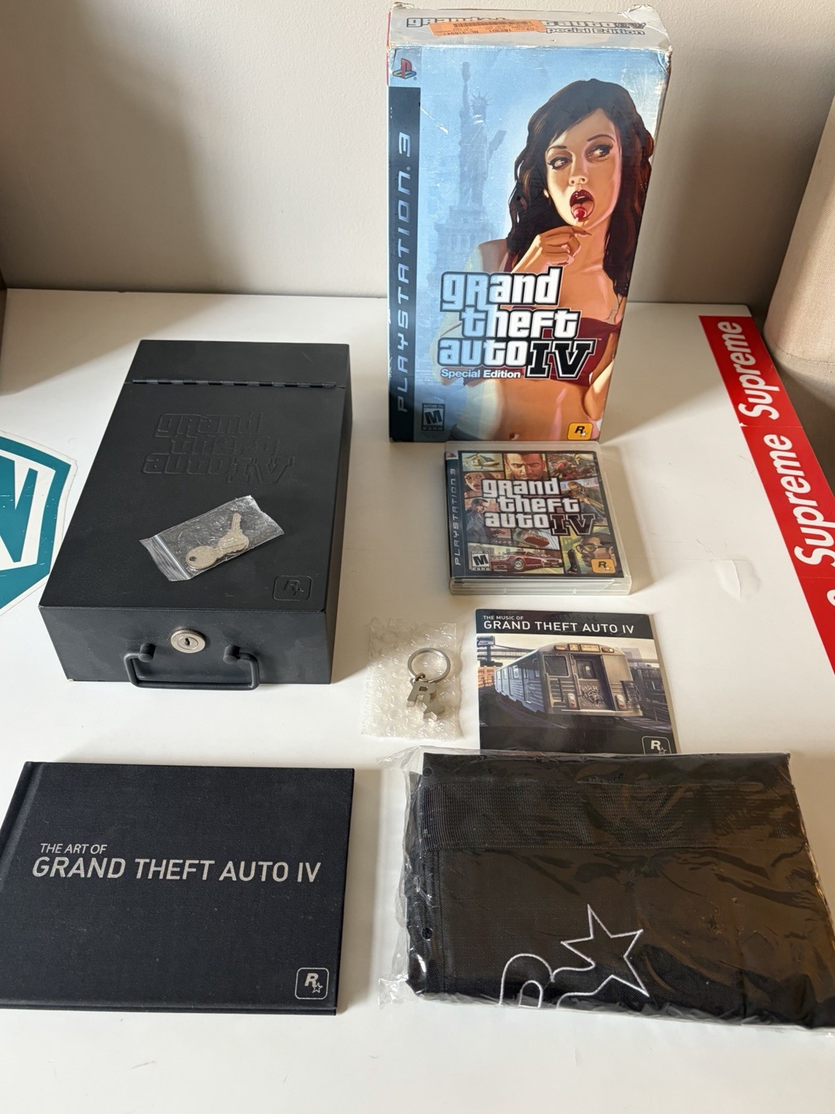 Grand Theft Auto IV Special Edition Lockbox PS3