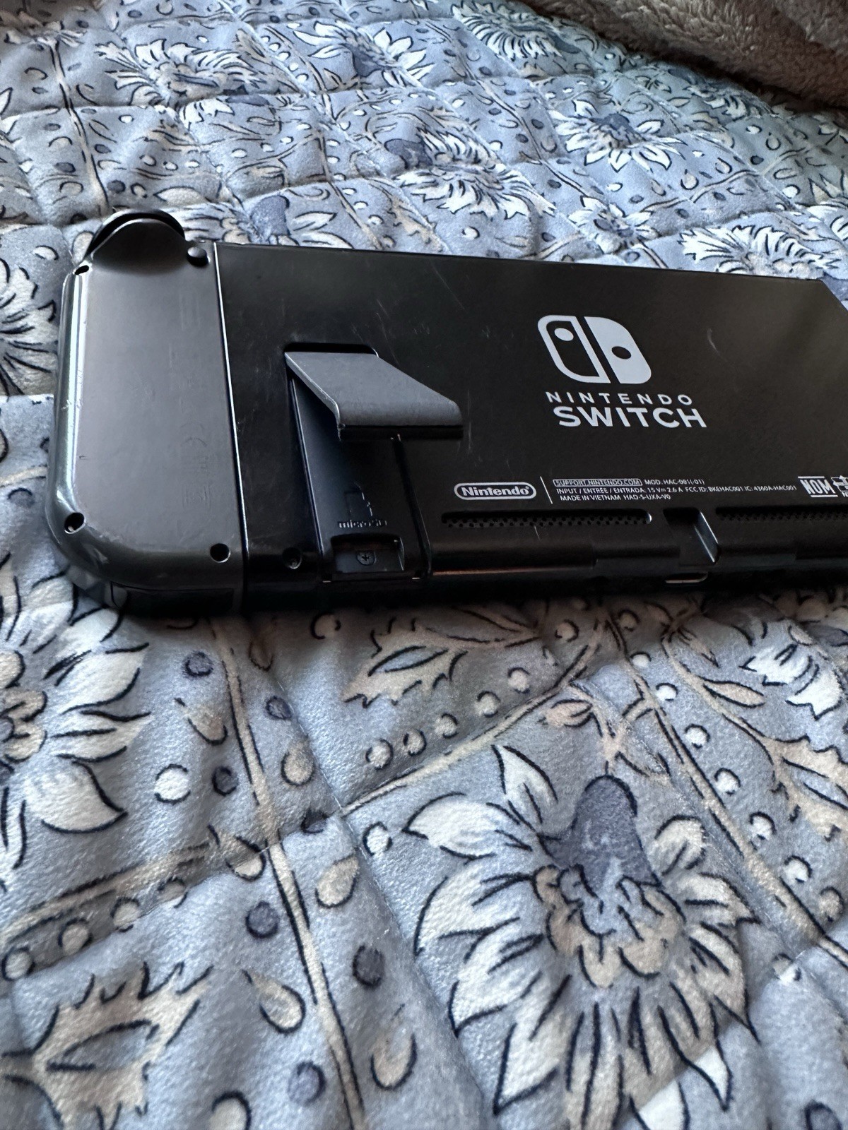 Nintendo Switch HAC-001 Black Handheld Console Wi-Fi Capability (read)