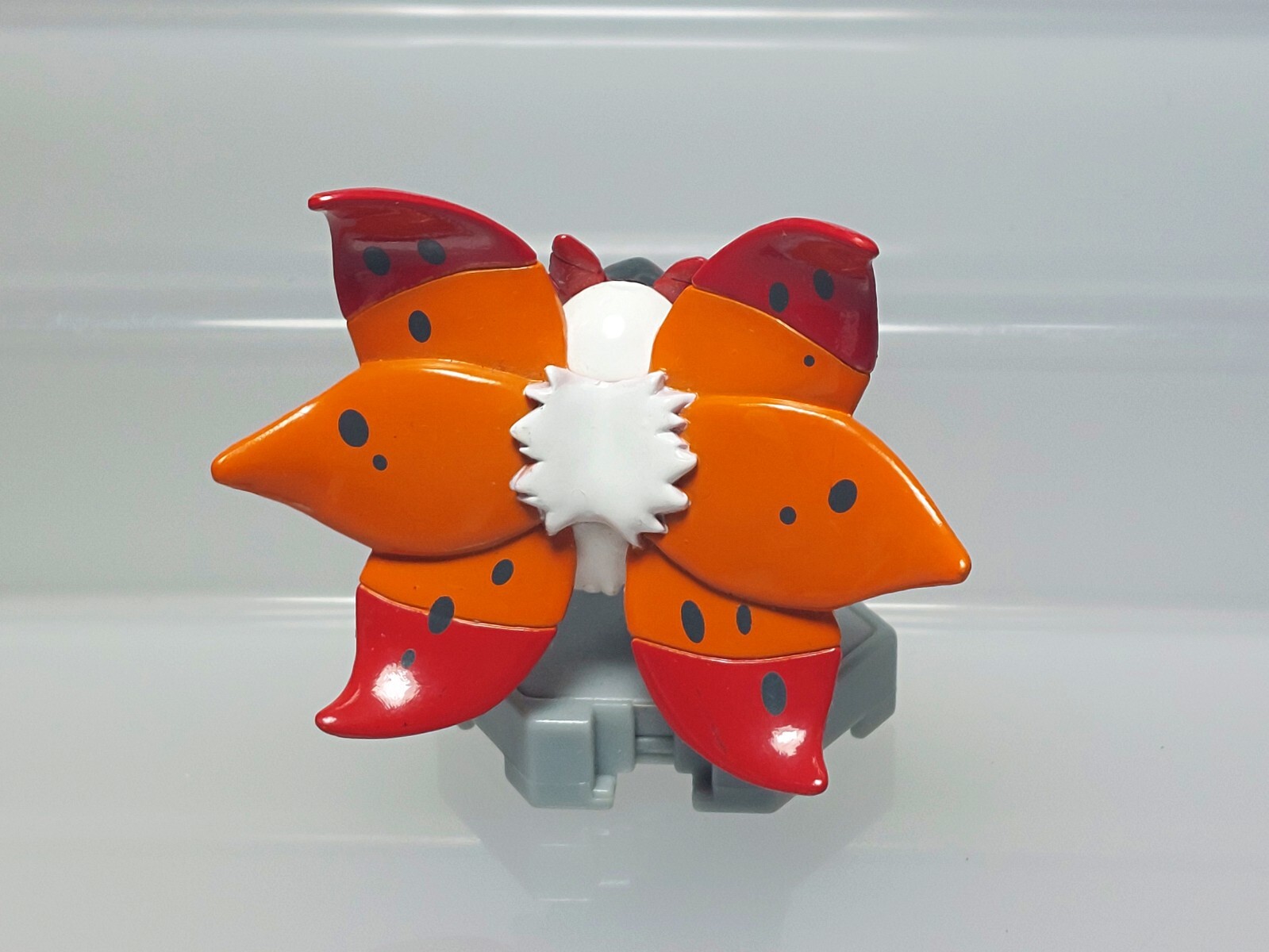 Volcarona Pokemon Moncolle Plus Figure Takara Tomy 2011 Toy Japan E08 2in