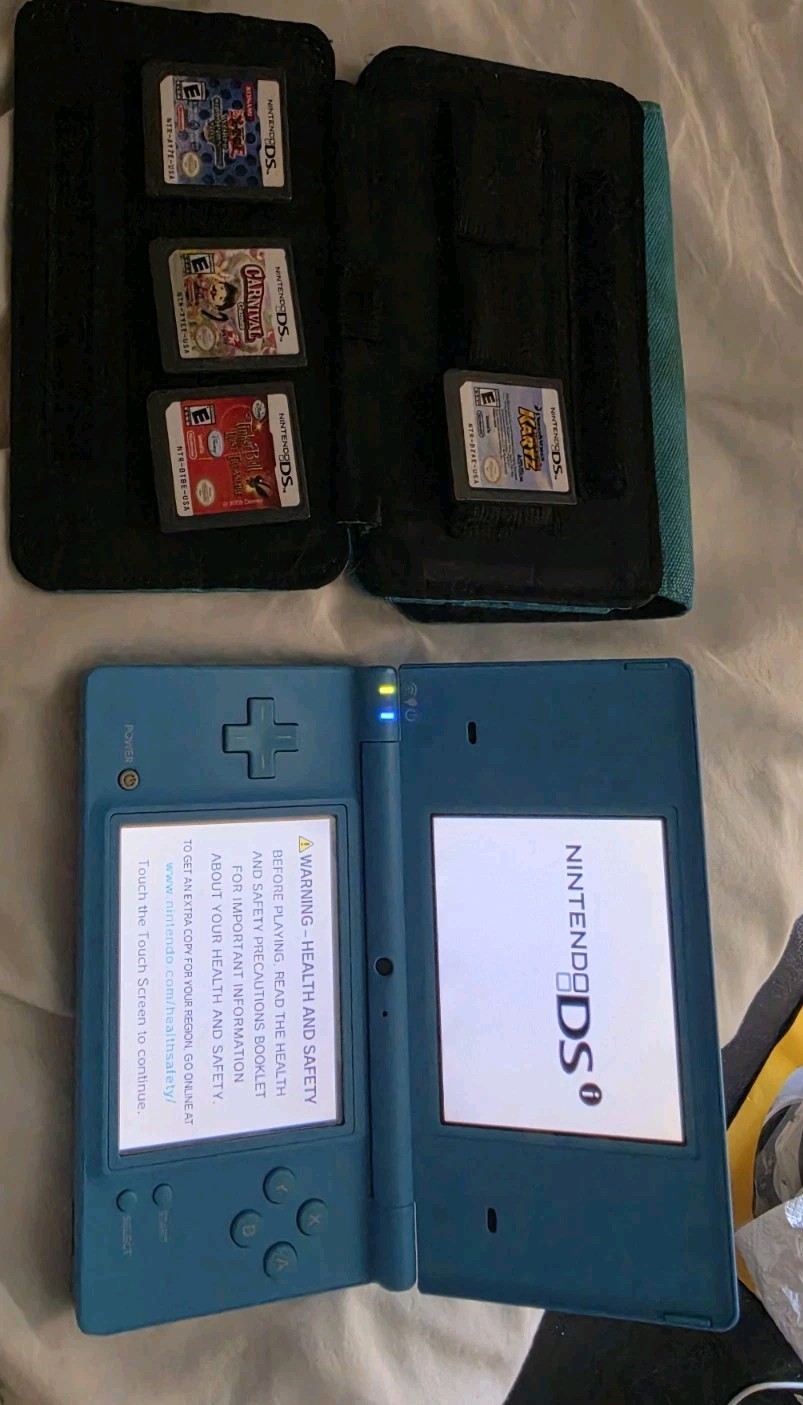Nintendo DSi Light Blue Bundle