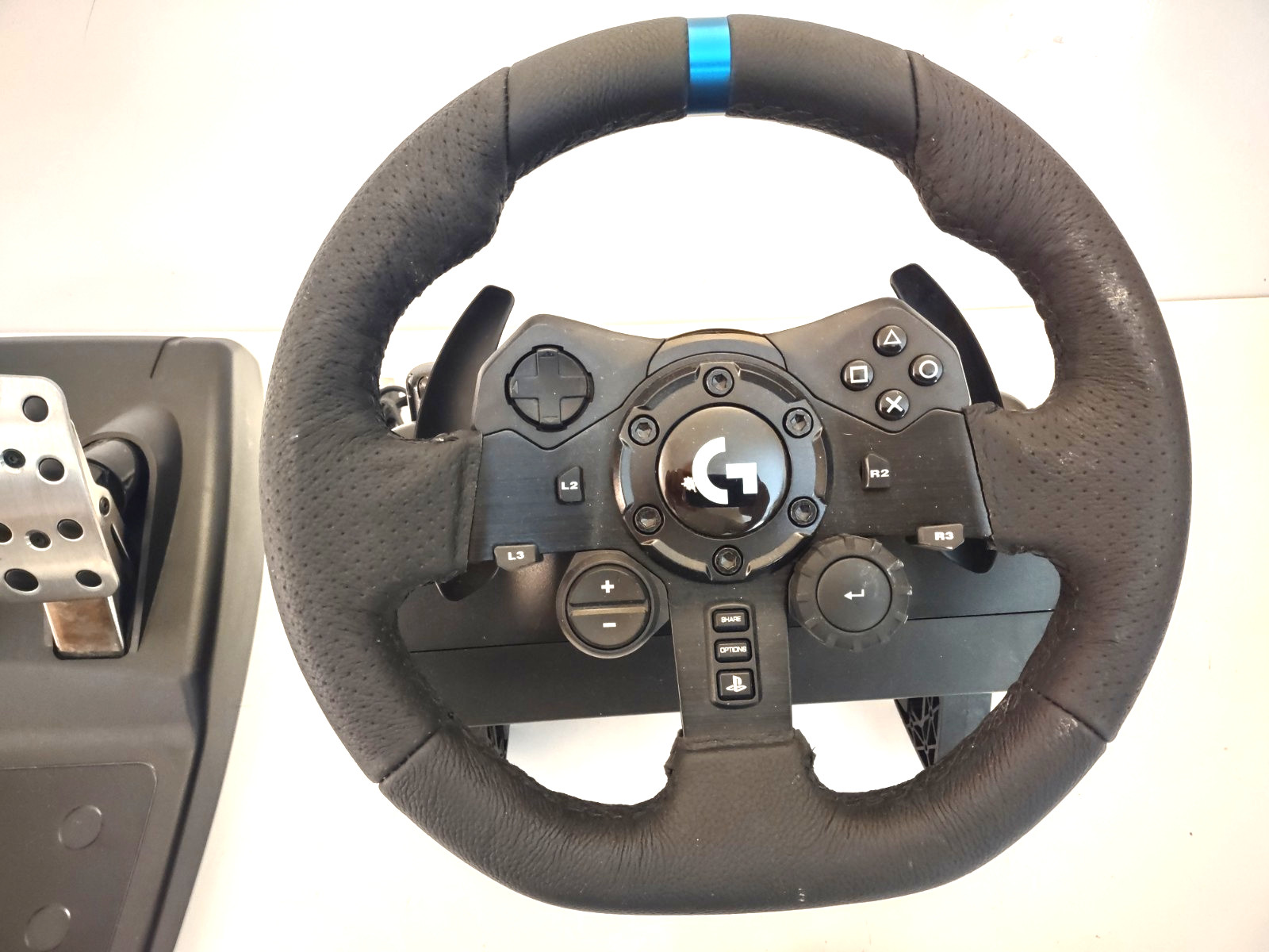 Logitech G923 TrueForce Racing Wheel and Pedals for PS5 PS4 and PC 841-000059