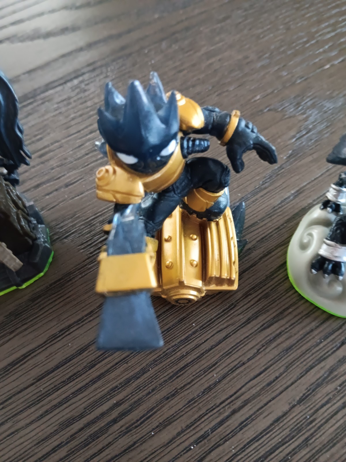 Skylander Darklight Crypt- Astroblast- Sonic Boom