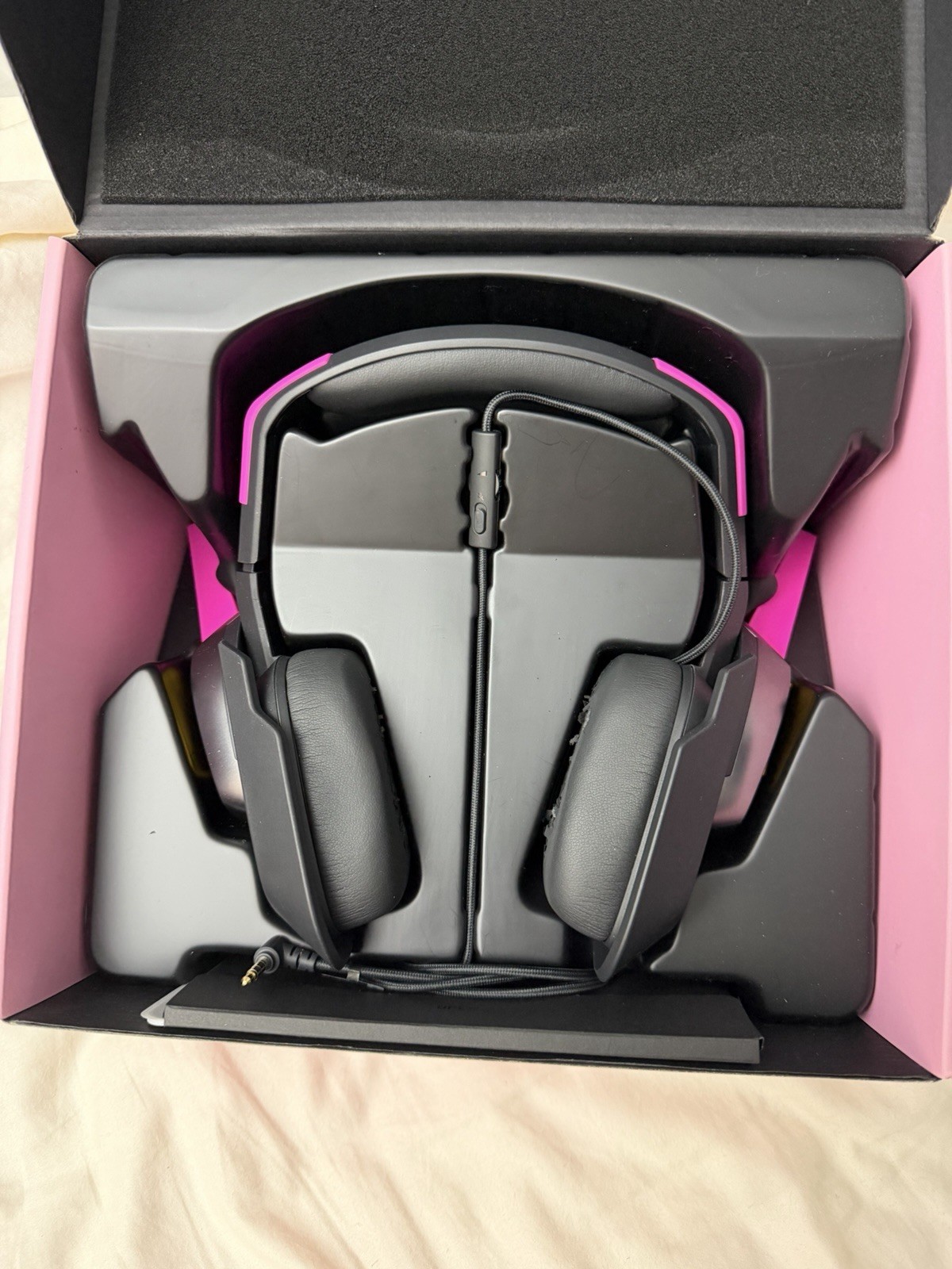 Razer Meka Overwatch D.Va Over-Ear Headset 3.5mm On-Cable Mic Black/Pink