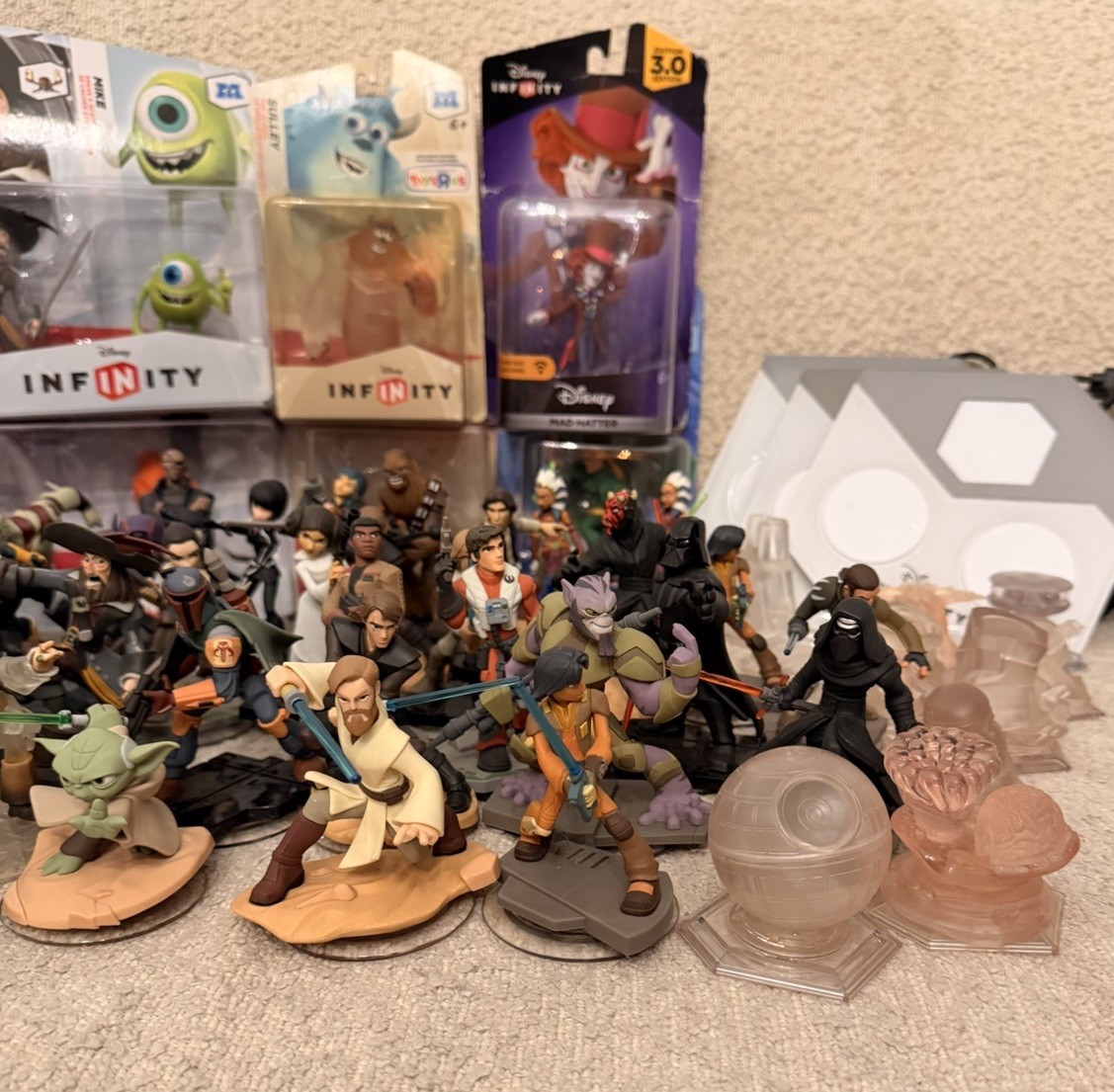HUGE Disney Infinity 2.0 & 3.0 Figure Lot w/ power discs and more